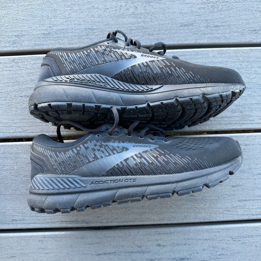 Brooks Addiction Gts 5 1103651d020 Charcoal Running Shoes With White Highlights View 5